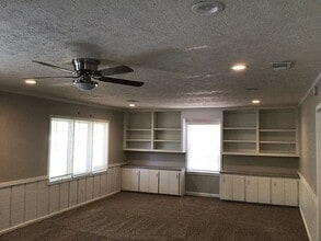 32 Woodland Dr in Phenix City, AL - Foto de edificio - Building Photo