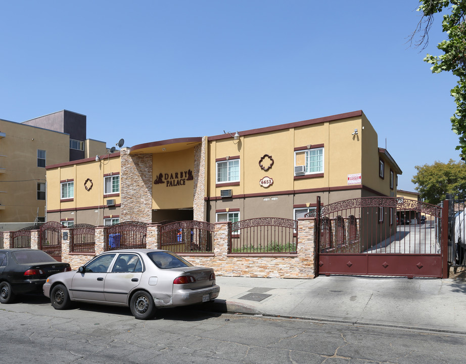 Darby Palace in Reseda, CA - Building Photo