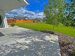 1303 Ingomar Blvd in Belgrade, MT - Foto de edificio - Building Photo