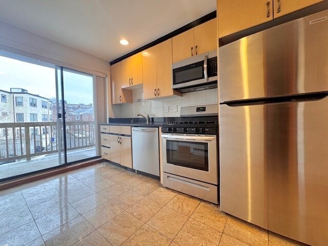 1714 Commonwealth Ave, Unit 6 in Boston, MA - Building Photo