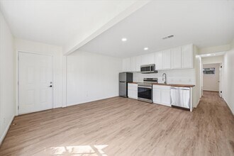 1011 W 10th St in Houston, TX - Building Photo - Building Photo