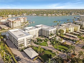2880 Gulf Shore Blvd N in Naples, FL - Building Photo - Building Photo