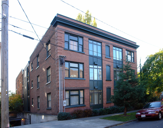 Highland Court Apartments in Seattle, WA - Foto de edificio - Building Photo