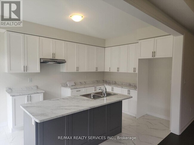 69 Durham Ave in Barrie, ON - Building Photo - Building Photo