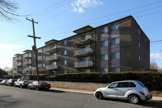 Yorkshire Apartments in Pottstown, PA - Foto de edificio - Building Photo