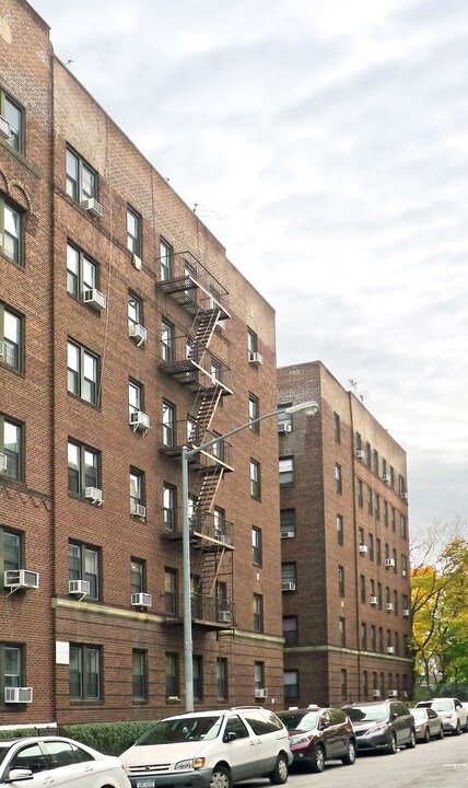 829 E 10th St in Brooklyn, NY - Building Photo