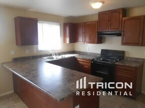 3701 E Greenway Ln in Phoenix, AZ - Building Photo - Building Photo
