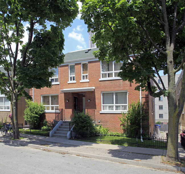 17 Norris Cres in Toronto, ON - Building Photo - Building Photo
