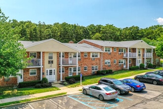 Renaissance Hills in Hauppauge, NY - Foto de edificio - Building Photo