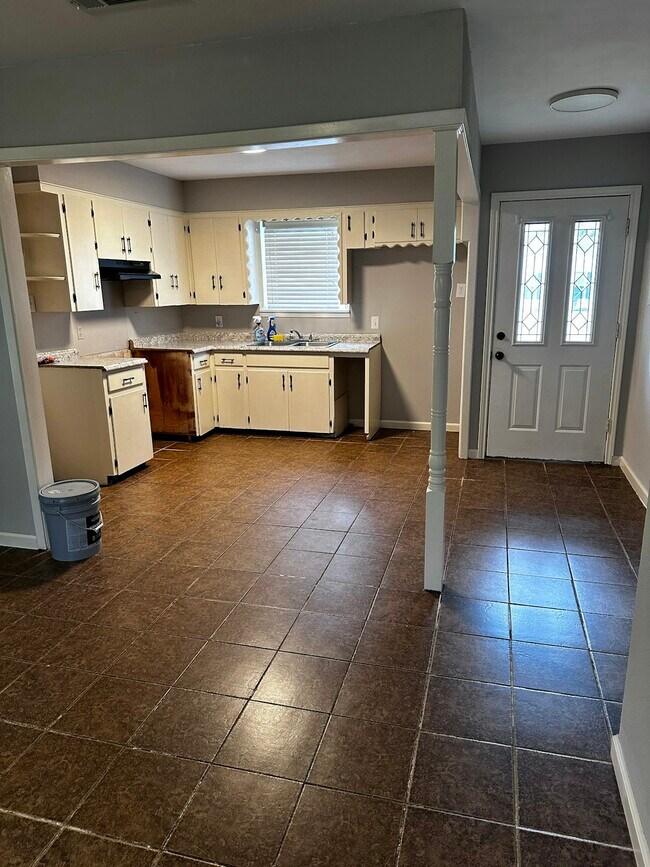 402 E Pine Ave in Malakoff, TX - Building Photo - Building Photo