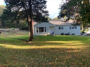 19 Mohawk Dr in Easton, CT - Building Photo - Building Photo
