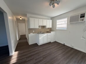 705 Glover St, Unit E in Greensboro, NC - Building Photo - Building Photo