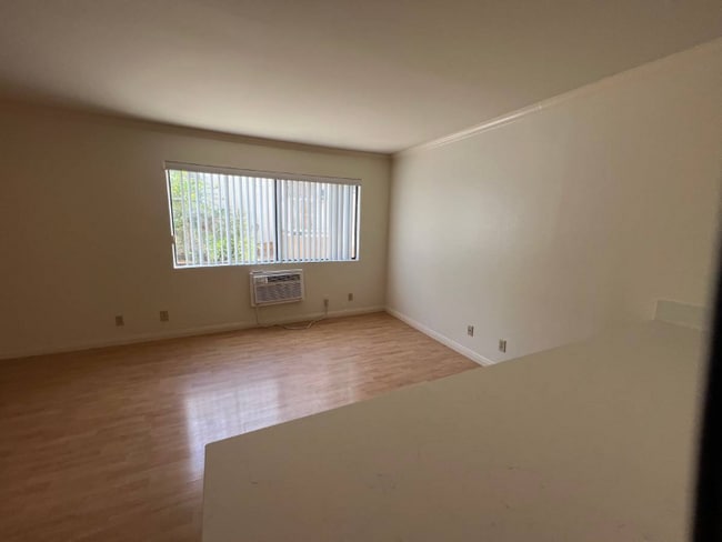 625 E Cypress Ave in Burbank, CA - Building Photo - Building Photo