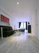 521 W 48th St in New York, NY - Building Photo - Building Photo