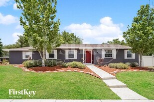 818 Black Knight Dr in Valrico, FL - Building Photo