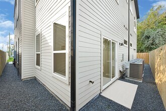 327 Tite St in Houston, TX - Building Photo - Building Photo