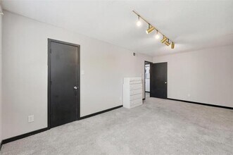 7031 Holly Hill Dr in Dallas, TX - Building Photo - Building Photo