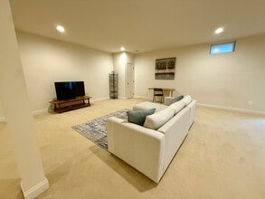 43100 Barnstead Dr in Ashburn, VA - Building Photo - Building Photo