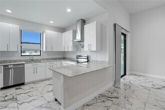 2314 NW 33rd Pl in Cape Coral, FL - Building Photo - Building Photo