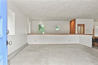 28 Sandhill Dr in North Kingstown, RI - Building Photo - Building Photo