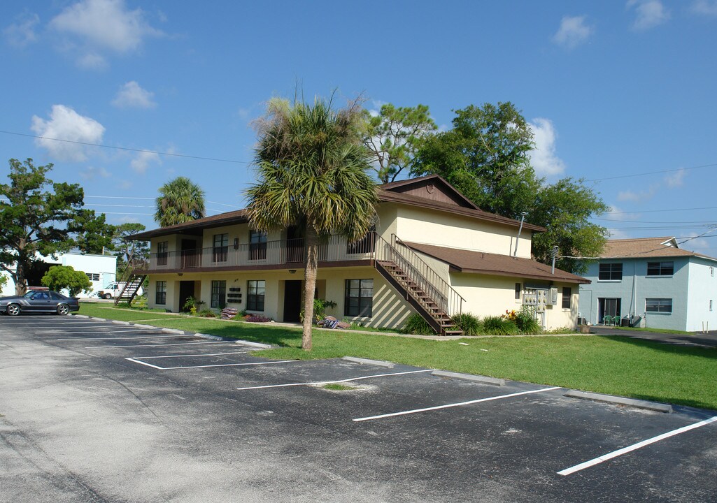 Vanessa Apartments in Daytona Beach, FL - Building Photo