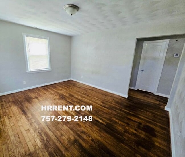 142 Chichester Ave in Hampton, VA - Building Photo - Building Photo