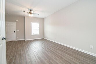 1115-E1 Hillwood Dr in Clarksville, TN - Building Photo - Building Photo