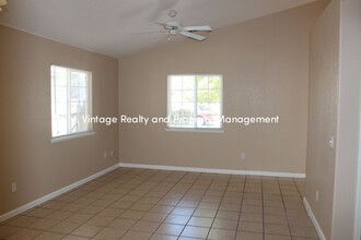 2730 Tecumseh Ln in Stockton, CA - Building Photo - Building Photo