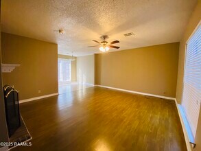 108 W Whispering Pines Cir in Lafayette, LA - Building Photo - Building Photo