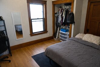 3284 N Oakland Ave in Milwaukee, WI - Building Photo - Building Photo