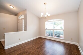 8244 International Village Dr in Jacksonville, FL - Building Photo - Building Photo