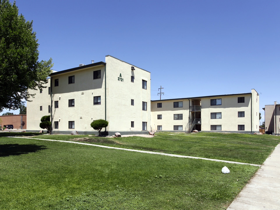 Pueblo Village Apartments in Pueblo, CO - Foto de edificio