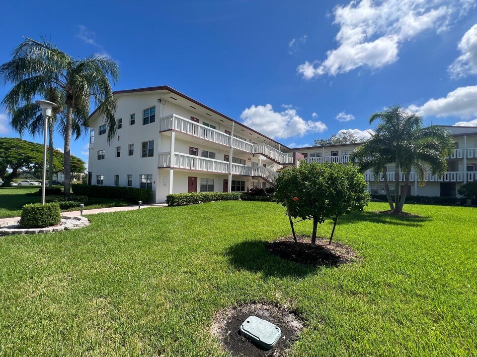 43 Fanshaw Dr in Boca Raton, FL - Building Photo