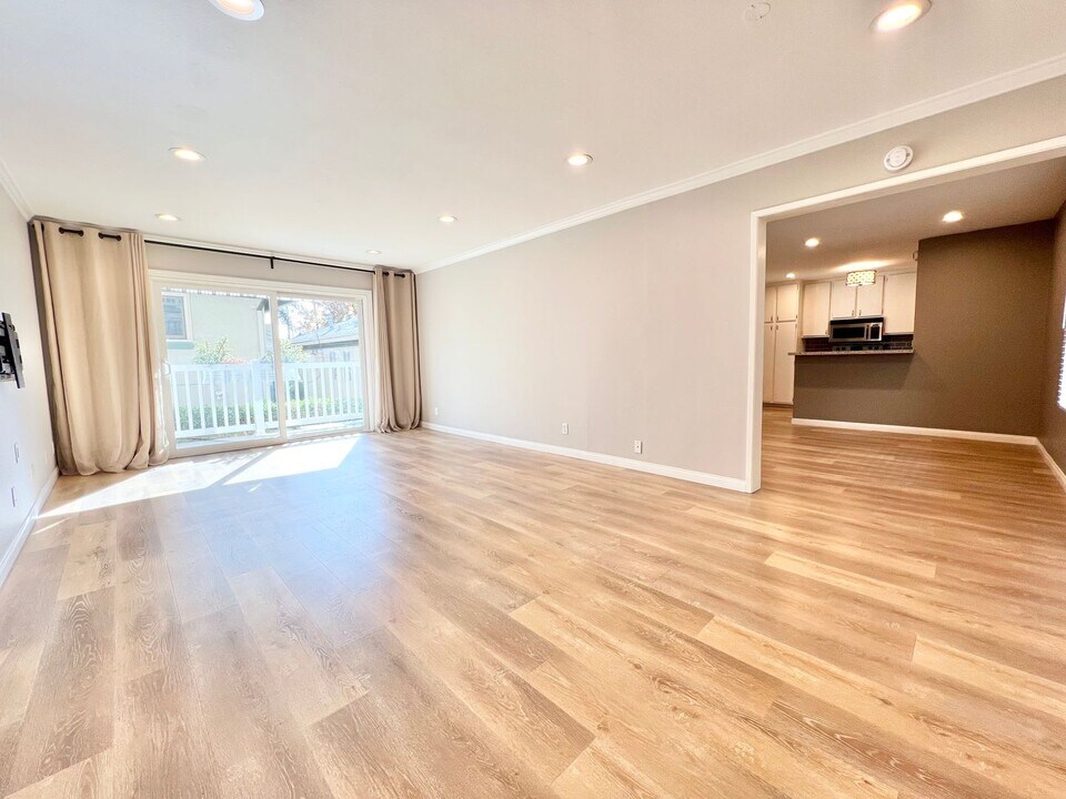 363 Newport Ave in Long Beach, CA - Foto de edificio