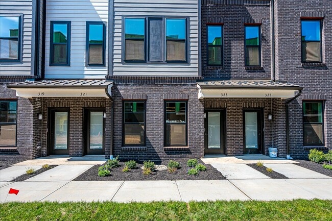 323 Sadie Cir, Unit 323 Sadie Circle in New Brunswick, NJ - Foto de edificio - Building Photo