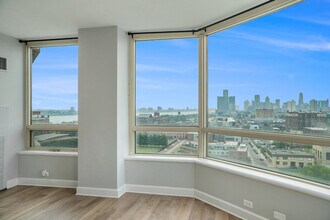 3320 Spinnaker Ln in Detroit, MI - Building Photo - Building Photo