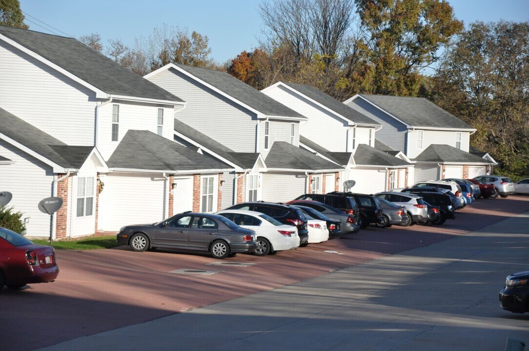 5 Grn Mdws Rd in Columbia, MO - Foto de edificio