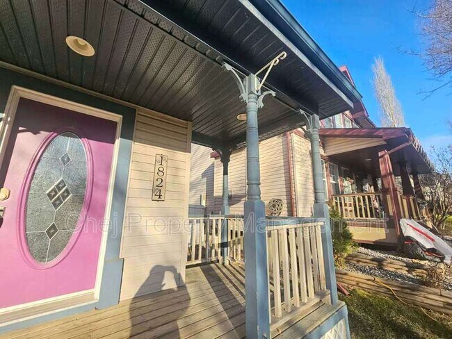 1824 Tufford Way NW in Edmonton, AB - Building Photo - Building Photo