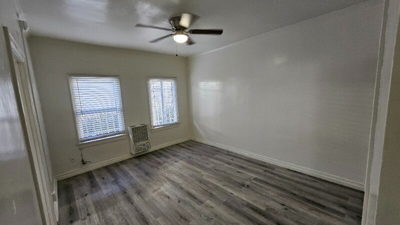 1185 E Vernon Ave in Los Angeles, CA - Building Photo