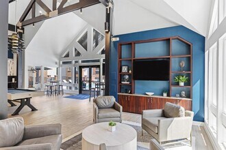 Avia Apartments on College Blvd (Overland Park) in Overland Park, KS - Building Photo - Building Photo