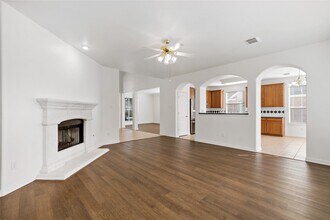 3326 Lakeway Ln in Pearland, TX - Building Photo - Building Photo