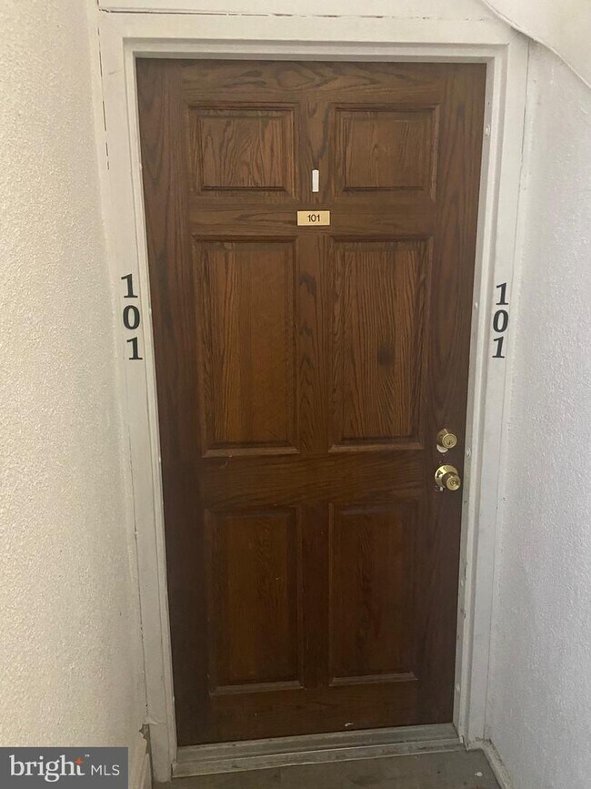 1833 W Lexington St photo'