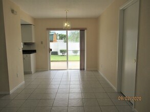 1094 Wild Holly Dr in Port Orange, FL - Building Photo - Building Photo