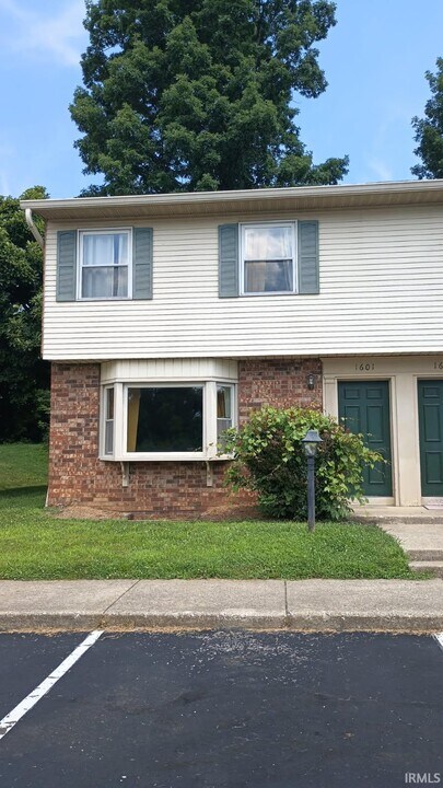 1601 S Dorchester Dr in Bloomington, IN - Building Photo