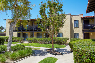 132 Rancho Yorba Apartments in Tustin, CA - Building Photo - Building Photo