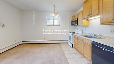 43 Eleanor St, Unit 1 in Chelsea, MA - Building Photo - Building Photo