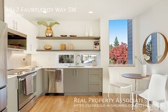 4842 Fauntleroy Wy SW in Seattle, WA - Building Photo - Building Photo