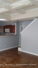 5022 Summit Wood-Unit -Unit 4 in San Antonio, TX - Building Photo - Building Photo