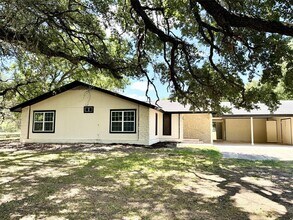 51 Hanging Oak Rd in Dale, TX - Building Photo - Building Photo