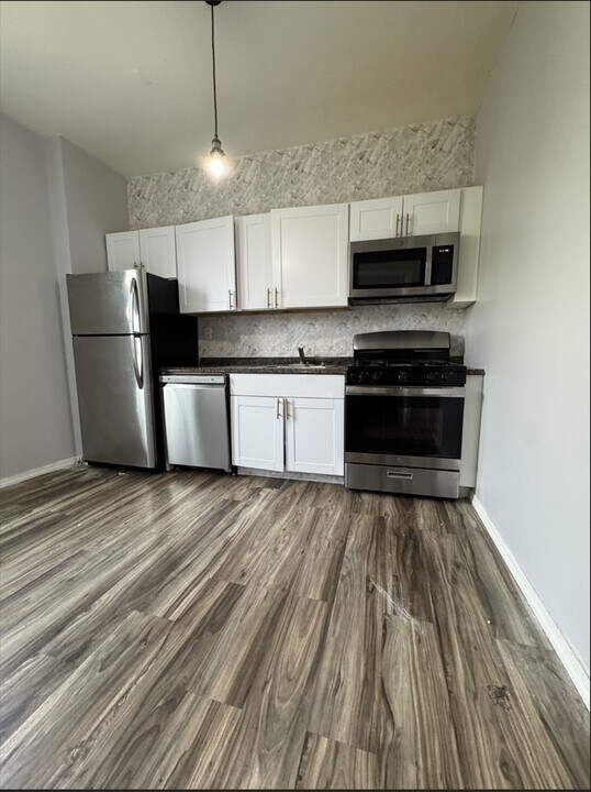 595 Ocean Ave, Unit 2 in Jersey City, NJ - Building Photo